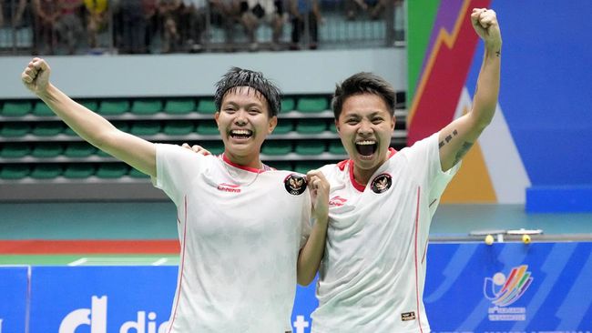 Apriyani Rahayu/Siti Fadia Silva Ramadhanti berhasil merebut medali emas SEA Games 2021. Indonesia Masters jadi panggung lanjutan bagi pasangan tersebut.
