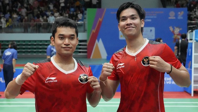 Jawaban berkelas The Babies, julukan ganda putra Leo Rolly/Daniel Marthin, saat dibandingkan Ahsan/Hendra dan Fajar/Rian usai juara Singapore Open 2022.
