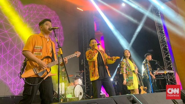 HIVI! membuat pengunjung Allo Bank Festival 2022 ingin Minggu (22/5) malam berlangsung lebih panjang.