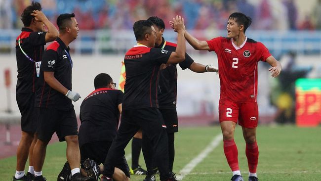 Timnas Indonesia U-23 meraih medali perunggu SEA Games 2021 (2022) usai menang adu penalti atas Malaysia.