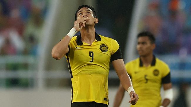 Gagal Penalti Lawan Indonesia, Striker Malaysia Gak Kapok Striker Malaysia U-23 Hadi Fayyadh mengaku tak kapok ambil penalti di masa mendatang usai gagal bobol gawang Indonesia dalam adu penalti SEA games.