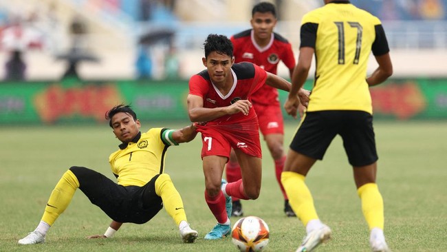 Sejumlah netizen Indonesia meminta Marselino Ferdinan untuk tidak meninggalkan KMSK Deinze dan memperkuat Timnas Indonesia U-22 di SEA Games 2023.