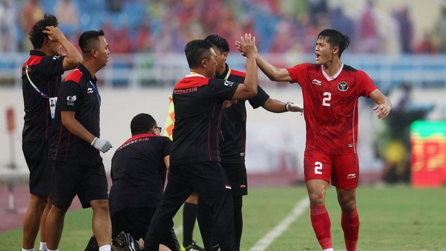 Pemain PSIS Semarang, Alfeandra Dewangga, masuk skuad tiga Timnas Indonesia yang berbeda dalam kurun waktu dua pekan.