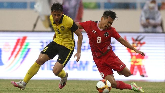 Witan Kembali ke Lechia Gdansk, Netizen Tuntut Menit Bermain Netizen Indonesia kembali membanjiri kolom komentar Lechia Gdansk usai klub Polandia tersebut mengunggah foto Witan Sulaeman kembali berlatih di sana.