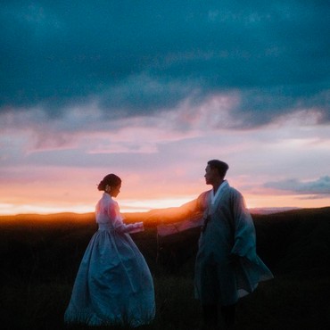 Undangan Pernikahan Tersebar, Inikah Nama Suami Maudy Ayunda?