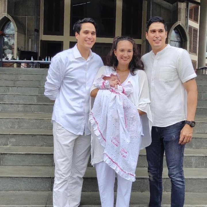 <p>Kedua adik Nadine, si kembar Marcel dan Mischa juga nampak di acara keponakannya itu. Keduanya juga nampak mengenakan pakaian putih. (Foto: Instagram @nadinelist)</p>