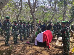 Eks Jubir COVID-19 Achmad Yurianto Dimakamkan Secara Militer di Malang