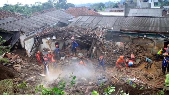 BNPB meminta warga di 24 wilayah provinsi waspada cuaca ekstrem dalam beberapa waktu ke depan.