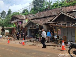Sopir Bus Maut Penabrak Kendaraan-Rumah Warga di Ciamis Belum Ditemukan