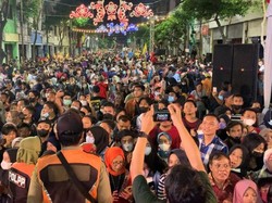 Warga Surabaya Mulai Berdatangan Padati Festival Rujak Uleg
