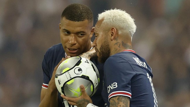 Neymar diketahui menyukai unggahan yang membeberkan ego besar rekan setimnya di Paris Saint-Germain, Kylian Mbappe.