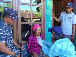 Akhiri Masa Latihan, Siswa Senerbal TNI AL Gelar Baksos di Banyuwangi