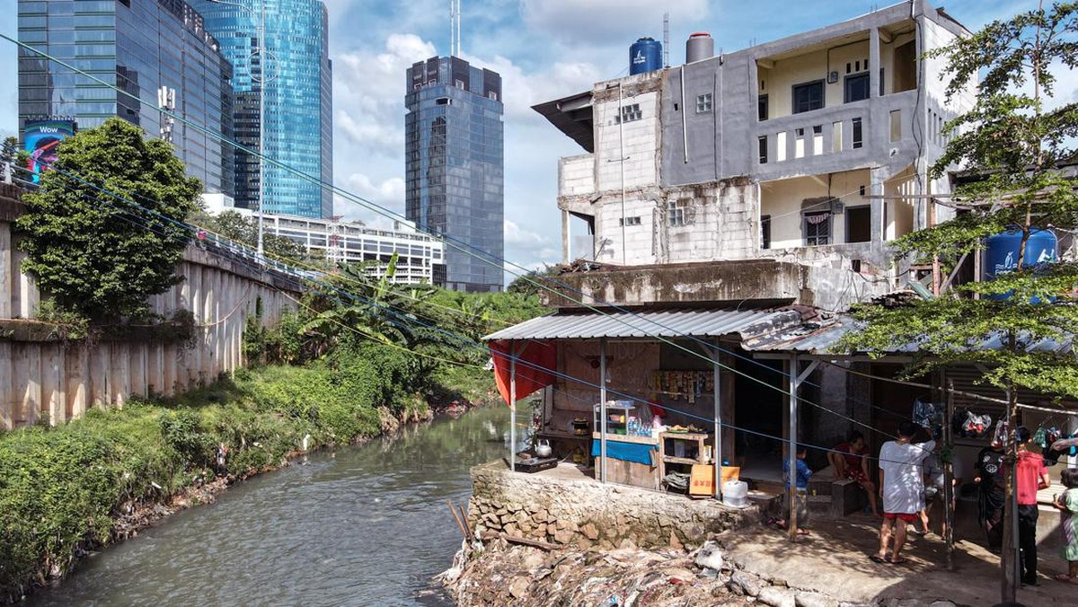 FOTO: Warung Kerek di Tengah Gedung Tinggi Ibu Kota