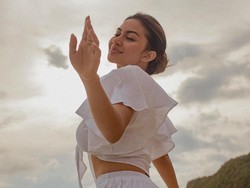 Self Love, Cara Ariel Tatum Hadapi Masalah Kesehatan Mental