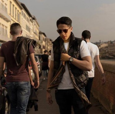 Keciduk Peluk Mesra Putri Indonesia, Tangan Eks Pacar Maudy Ayunda Disorot