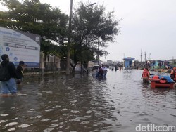 Snapshots: Penampakan Banjir Rob di Tanjung Emas Semarang