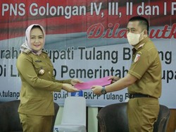 Bupati Tulang Bawang Serahkan SK Kenaikan Pangkat kepada 268 PNS