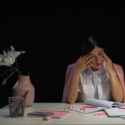 Laporan Terbaru: Model Kerja Hibrida Picu Stres dan Masalah Kesehatan Mental pada Perempuan
