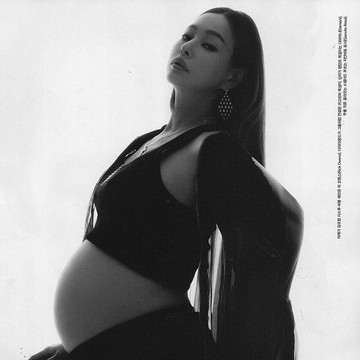 Pamer Baby Bump, Intip Pesona Aktris Honey Lee di Pemotretan untuk Vogue Korea