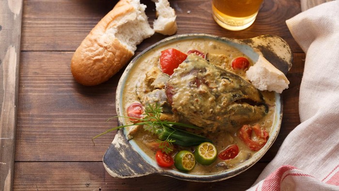 Curry fish head, Traditional singaporean cuisine