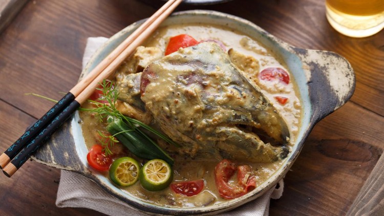 Curry fish head, Traditional singaporean cuisine