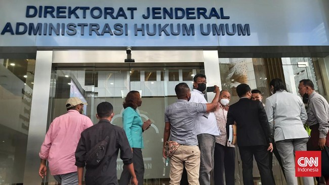 Partai Kristen Indonesia (Parkindo) memprotes Kemenkumham di bawah Yasonna Laoly usai mengeluarkan SK Partai Mahasiswa Indonesia.