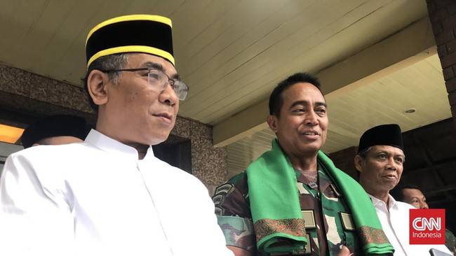 Ketum PBNU Gus Yahya merespons santai kegiatan Cak Imin mengumpulkan ribuan ulama di Surabaya hanya berselang hari usai Yahya keliling silaturahmi Kiai di Jatim