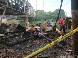Curhat Warga Puluhan Tahun Tinggali Bedeng di Kolong Jembatan Juwana Pati