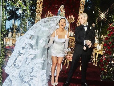Porsi Spagetti di Pernikahan Kourtney Kardashian Dikomplain Terlalu Sedikit