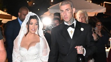 Kourtney Kardashian dan Travis Barker Akhirnya Resmi Menikah di Italia