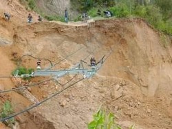 Material Longsor Tutup Poros Sulsel-Sulbar di Toraja Masih Belum Dibersihkan