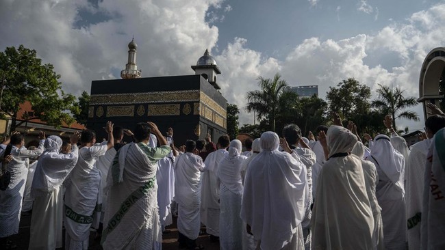 Di antara panjangnya anteran kuota haji, para pembimbing ibadah KBIH bisa menyelipkan rasa syukur karena bisa beribadah haji sekalian membimbing sesama muslim.