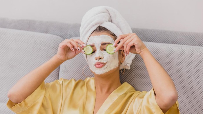 Alami dan Jadul, Ini Sederet Manfaat Masker Mata Mentimun yang Eksis Sejak Ratusan Tahu Lalu Menurut Dermatologis Alami dan Jadul, Ini Sederet Manfaat Masker Mata Mentimun yang Eksis Sejak Ratusan Tahu Lalu Menurut Dermatologis