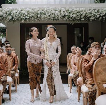 7 Momen Suasana Haru Pernikahan Maudy Ayunda yang Digelar di Rumah