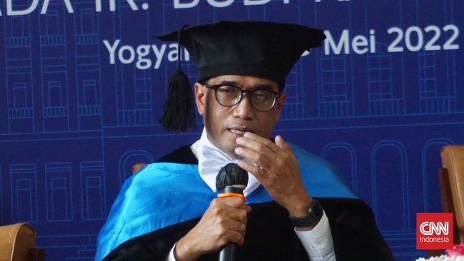Menhub Budi menerangkan kondisi landasan pacu bandara Juanda yang mengalami gangguan sudah teridentifikasi sejak dua pekan lalu.