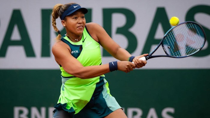 PARIS, FRANCE - MAY 23: Naomi Osaka of Japan in action against Amanda Anisimova of the United States in their Women's Singles First round match on Day 2 of the 2022 French Open at Roland Garros on May 23, 2022 in Paris, France (Photo by Robert Prange/Getty Images)