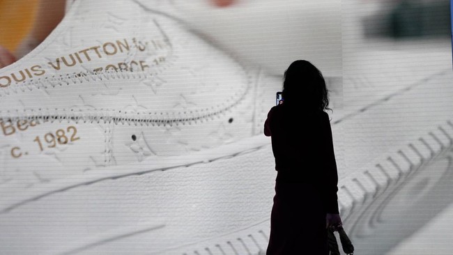FOTO: Mengenang Karya-karya Terakhir Virgil Abloh dalam Wujud Sneakers