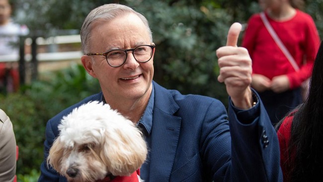 PM baru Australia Anthony Albanese memulai kunjungannya di Indonesia selama 3 hari, mulai Minggu (5/6), di mana ia dijadwalkan bertemu Presiden Jokowi