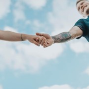 Nggak Usah Khawatir Diselingkuhin, 5 Zodiak Ini Akan Jadi Pacar yang Setia Buat Kamu!