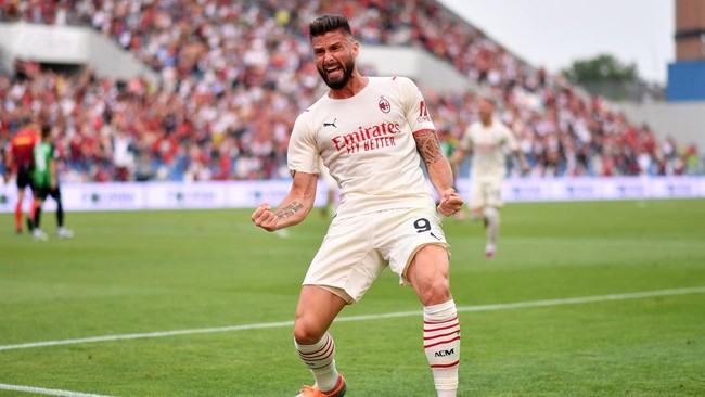 Olivier Giroud hadir di AC Milan sebagai pemain anyar dan ia berhasil jadi salah satu kunci penting Milan meraih scudetto.