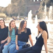 Punya Rasa Percaya Diri Tinggi, 5 Zodiak Ini Dikenal Suka Cari Perhatian