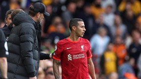 Liverpool Sial: Gagal Juara Liga Inggris, Thiago Cedera Jelang Final