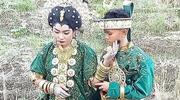 img-title Viral Bocah Nikahi Wanita Dewasa, KTP Dipertanyakan