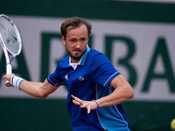 French Open 2022: Medvedev Susul Djokovic Melaju ke Babak Kedua