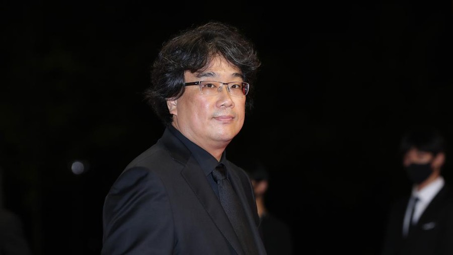 BUSAN, SOUTH KOREA - OCTOBER 06: South Korean director Bong Joon-Ho arrives at the opening ceremony of the 26th Busan International Film Festival at the Busan Cinema Center on October 06, 2021 in Busan, South Korea. (Photo by Han Myung-Gu/WireImage)