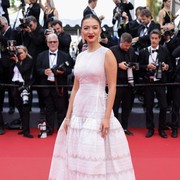 Tampil Anggun dan Elegan dengan Gaun Putih ala Raline Shah