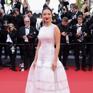 Raline Shah Tampil Glamor di Festival Film Cannes 2022! Sempat Berfoto Bareng Lee Jung Jae