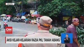 VIDEO: Aksi Kejar-kejaran Razia PKL Tanah Abang