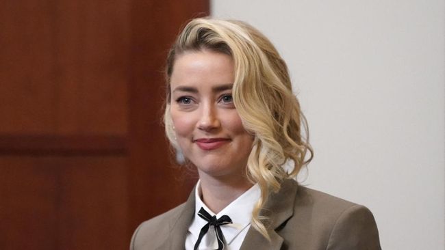 Dugaan Amber Heard bawa dua anjing ilegal ke Australia tak akan diusut ke penuntutan oleh jaksa di negara tersebut.