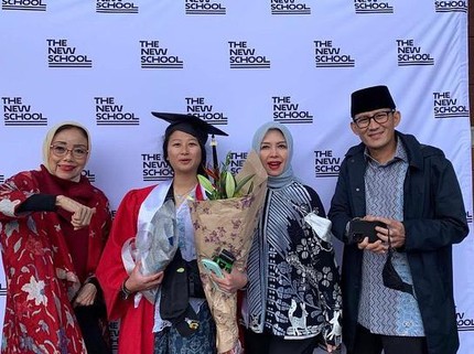 7 Potret Wisuda Amyra Atheefa Putri Sandiaga Uno, Cantik Pakai Kebaya di Amerika